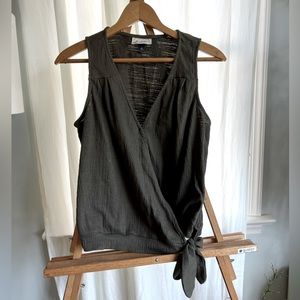 Universal Thread side tie tank. Olive green.